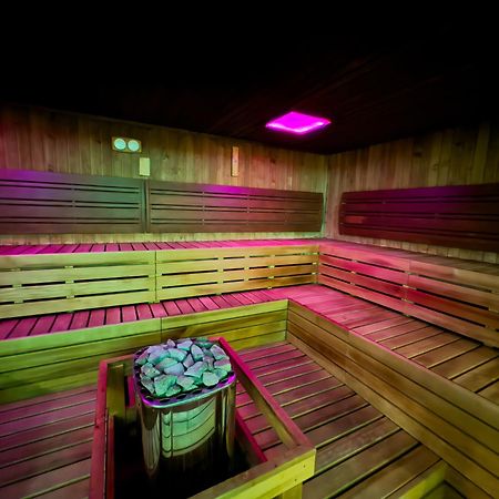 Hotel Aurora Мисколк Екстериор снимка