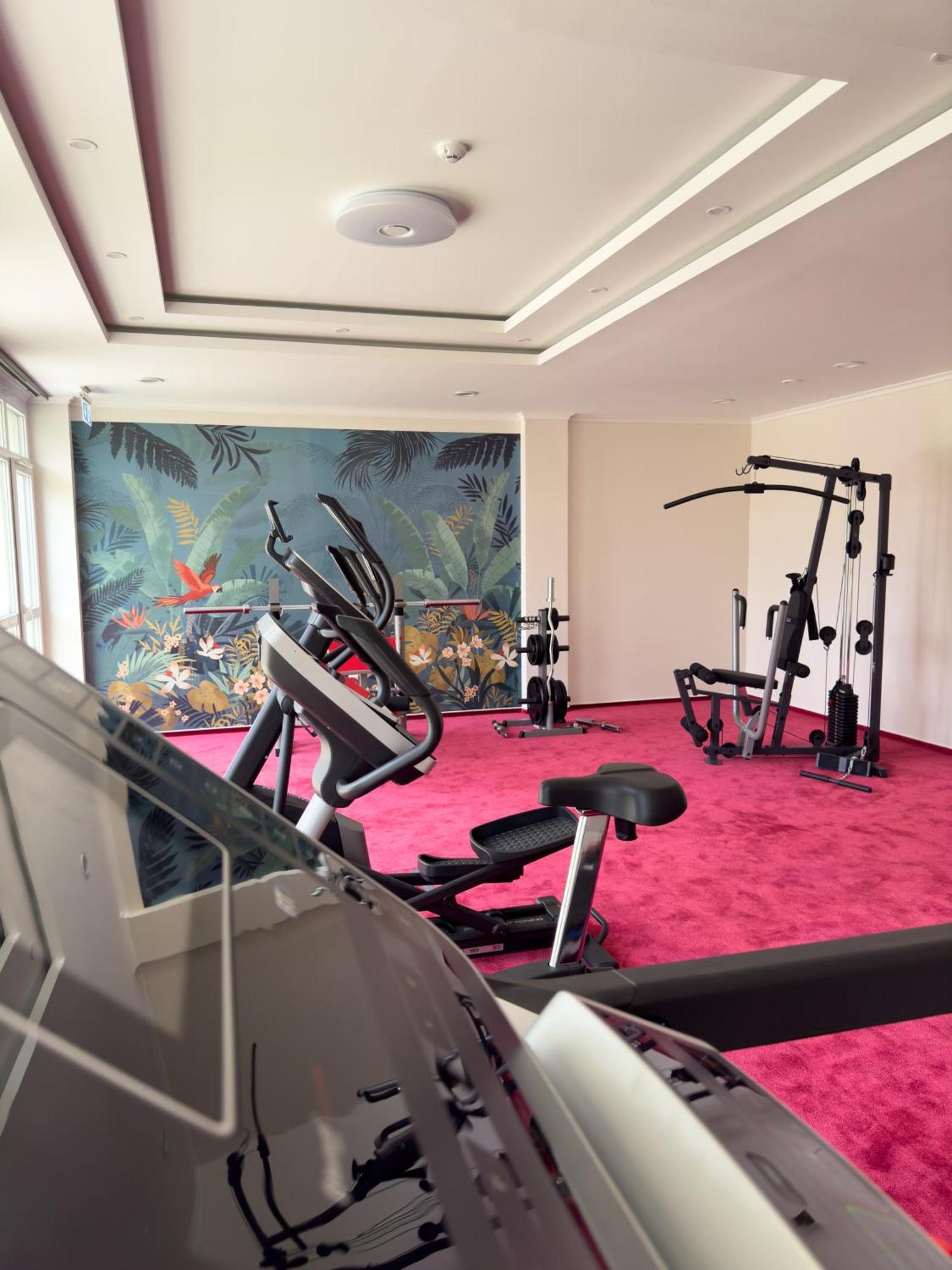 Hotel Aurora Мисколк Екстериор снимка