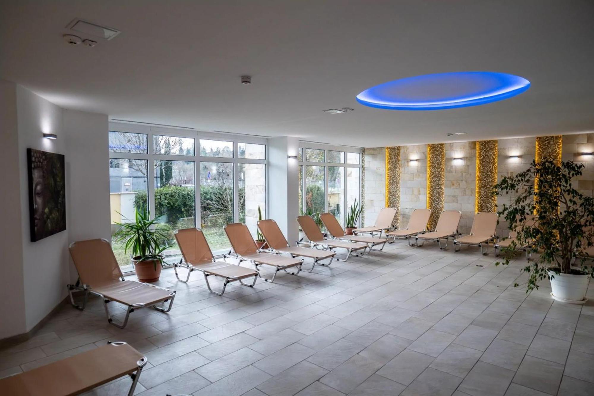 Hotel Aurora Мисколк Екстериор снимка