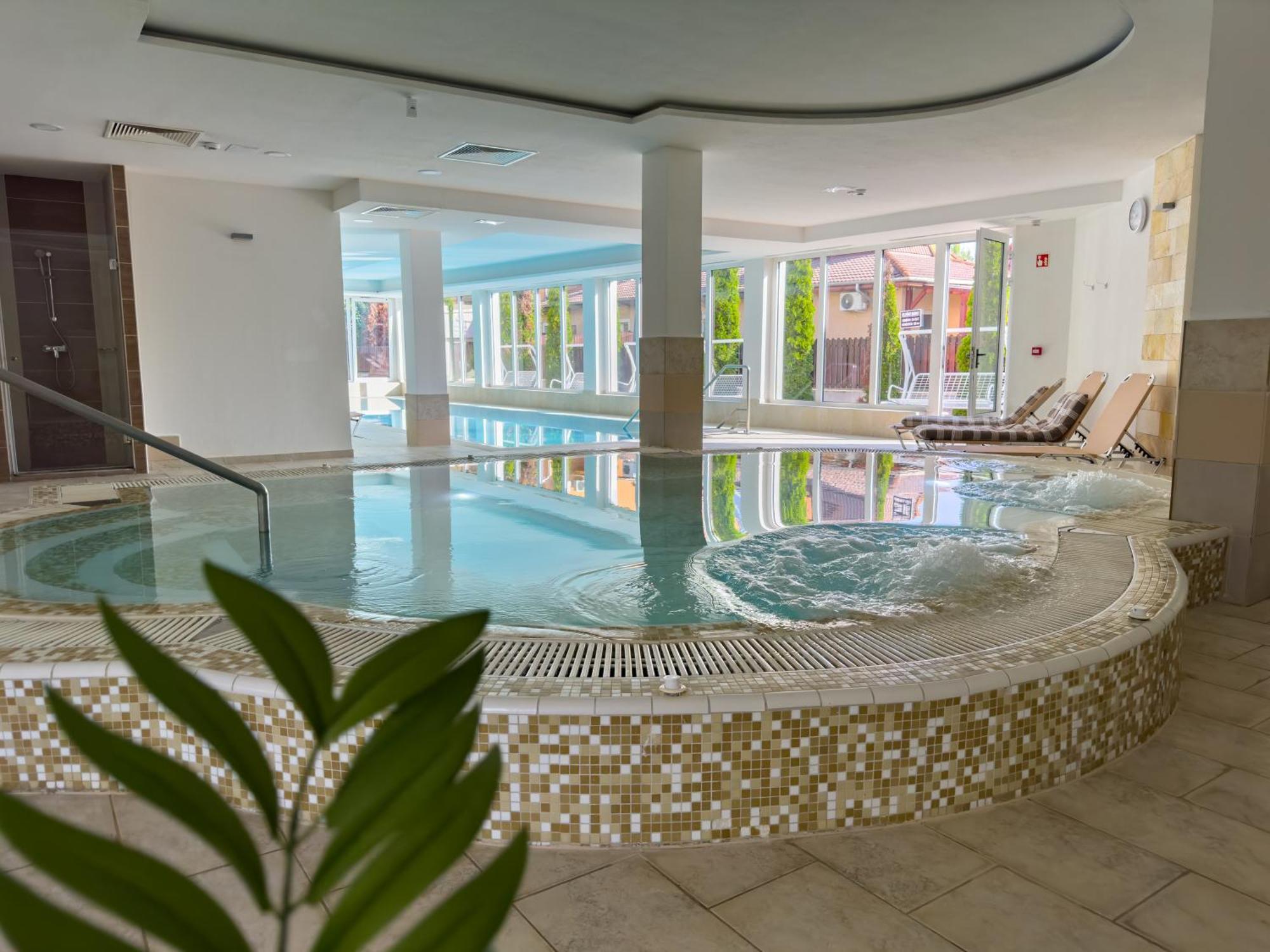 Hotel Aurora Мисколк Екстериор снимка