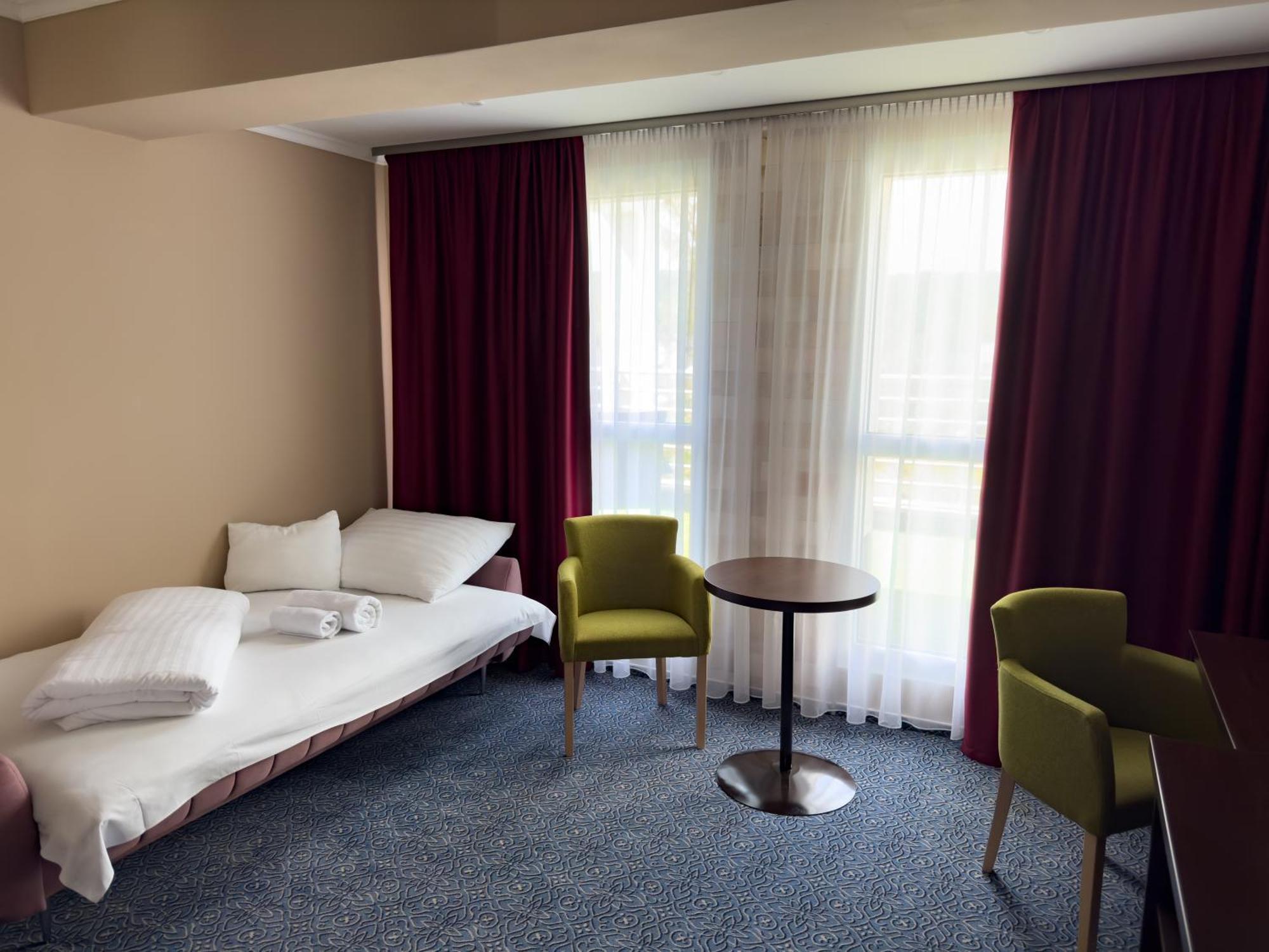 Hotel Aurora Мисколк Екстериор снимка