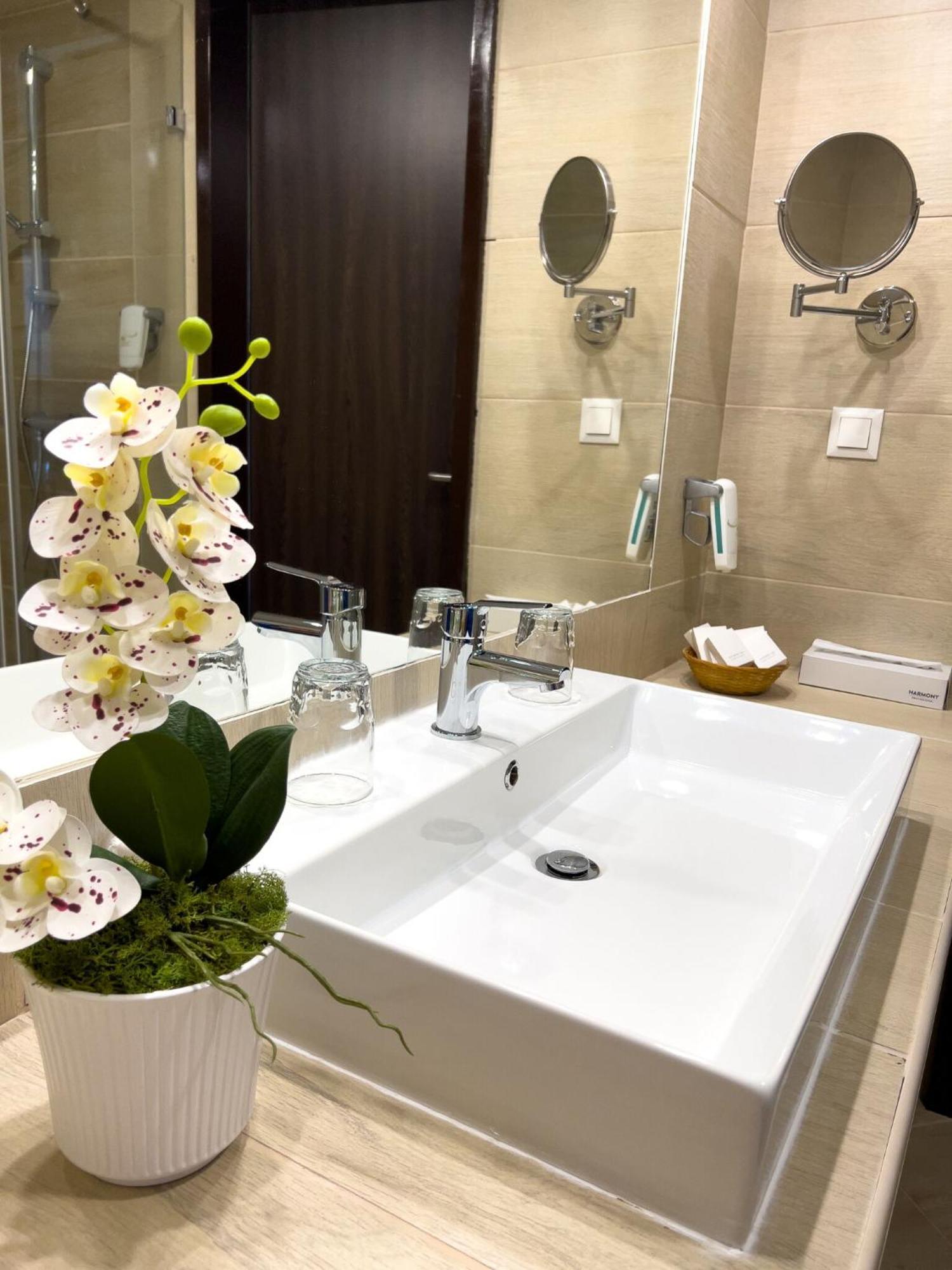Hotel Aurora Мисколк Екстериор снимка