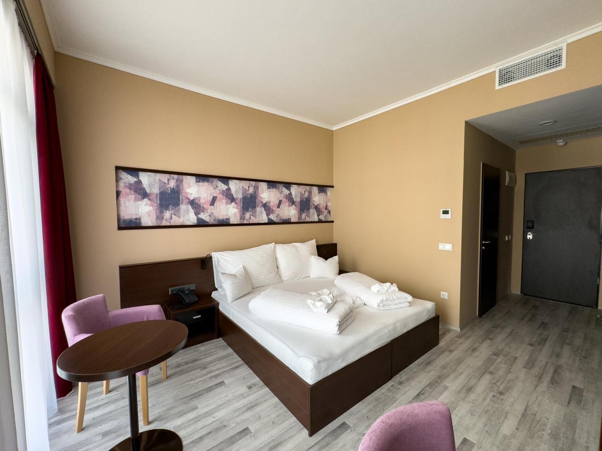 Hotel Aurora Мисколк Екстериор снимка