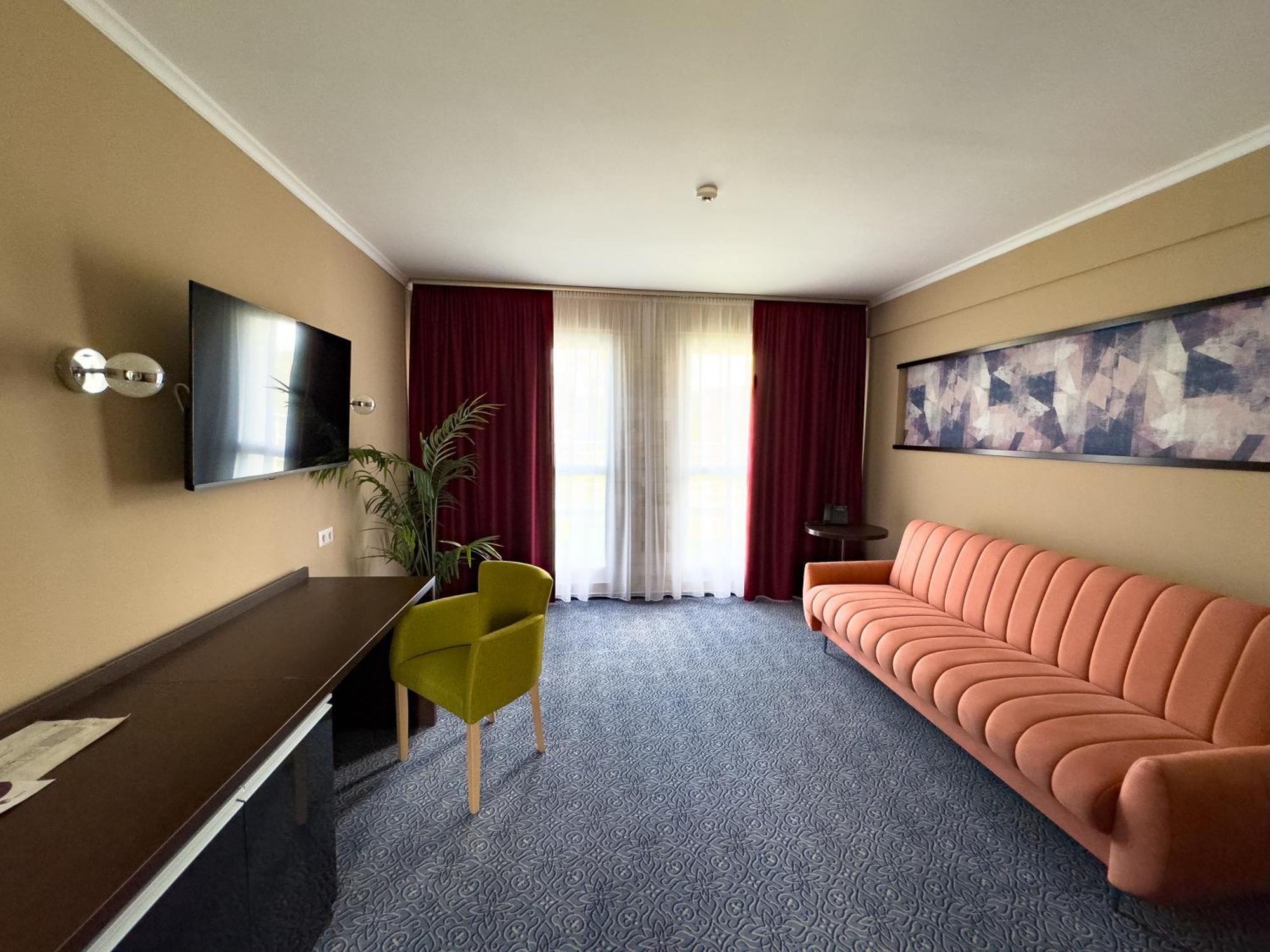 Hotel Aurora Мисколк Екстериор снимка