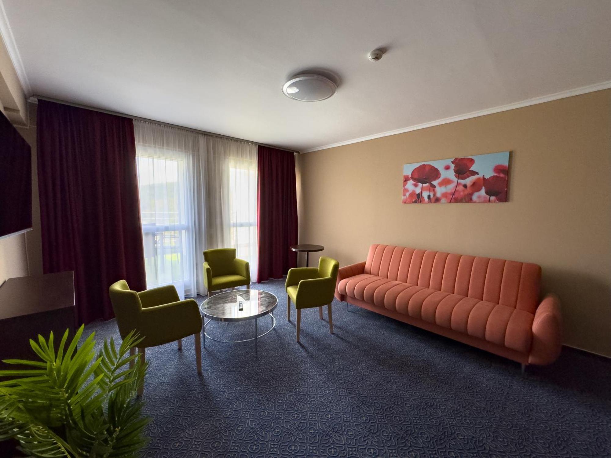 Hotel Aurora Мисколк Екстериор снимка