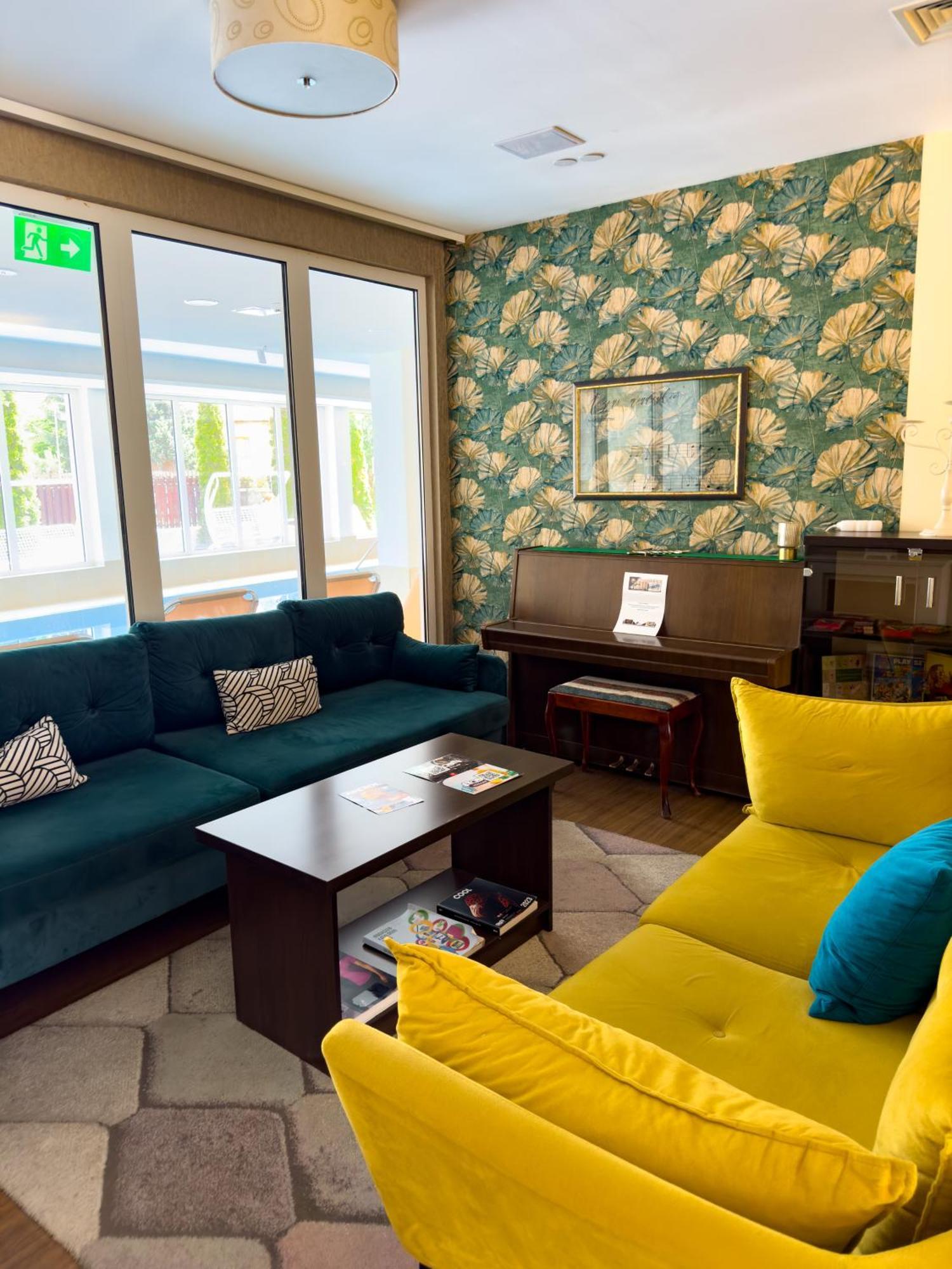 Hotel Aurora Мисколк Екстериор снимка