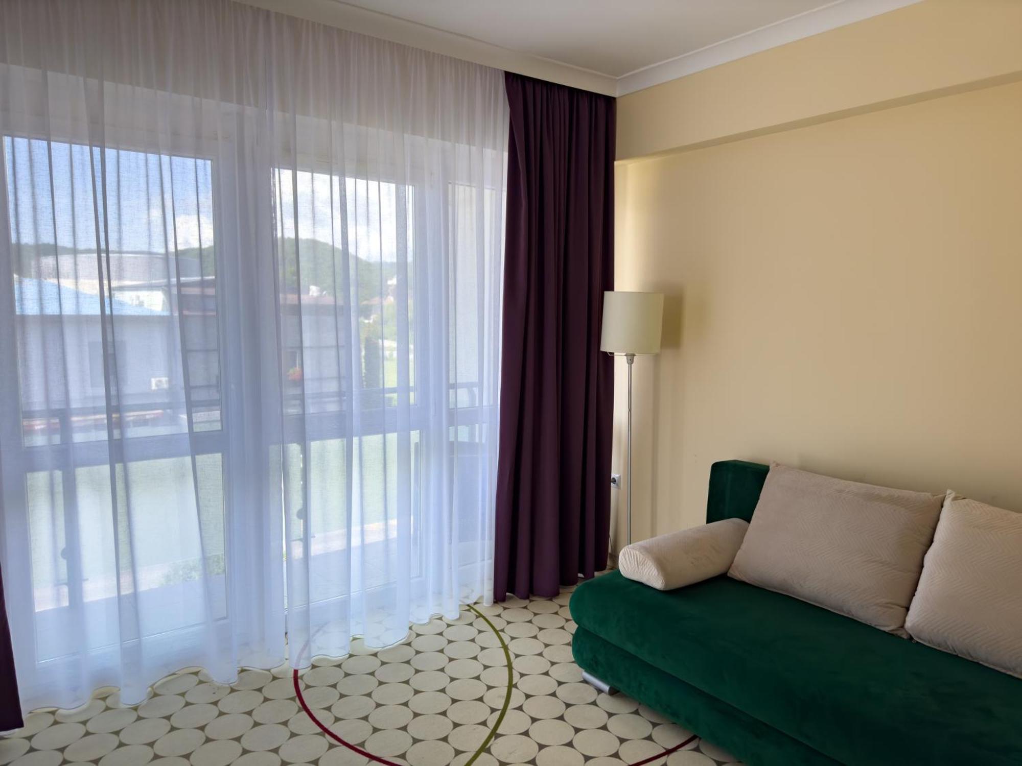 Hotel Aurora Мисколк Екстериор снимка