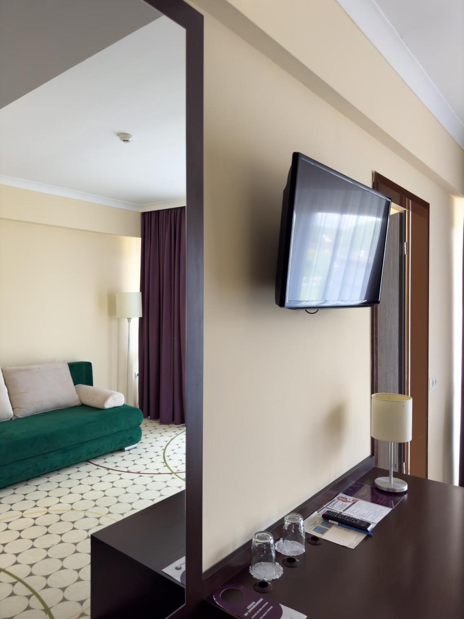 Hotel Aurora Мисколк Екстериор снимка