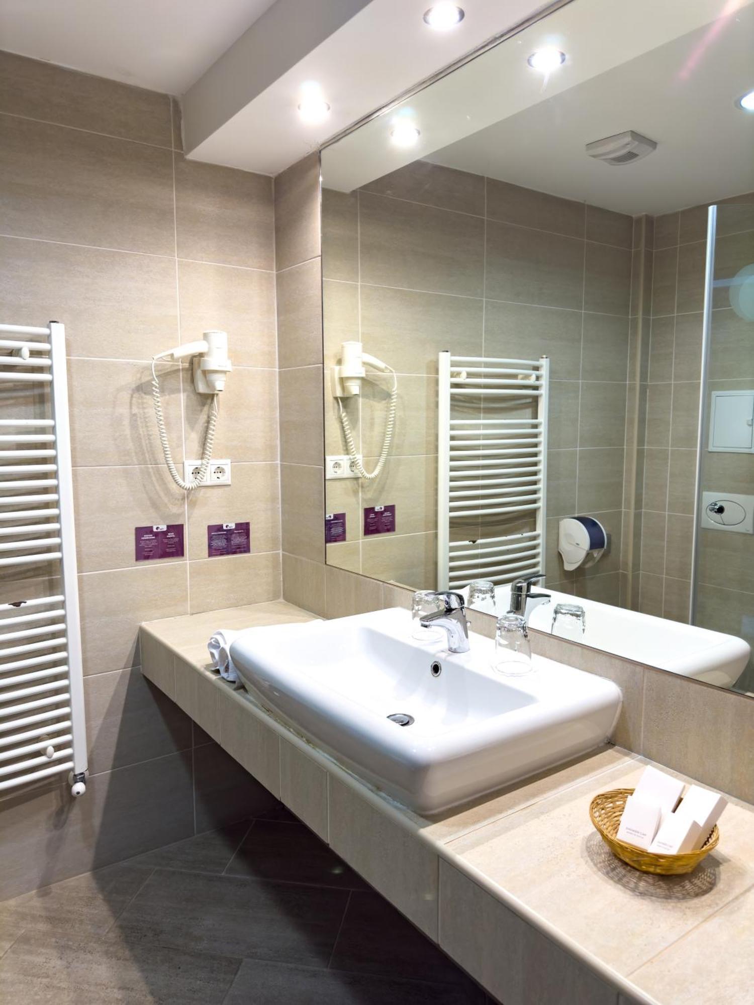 Hotel Aurora Мисколк Екстериор снимка