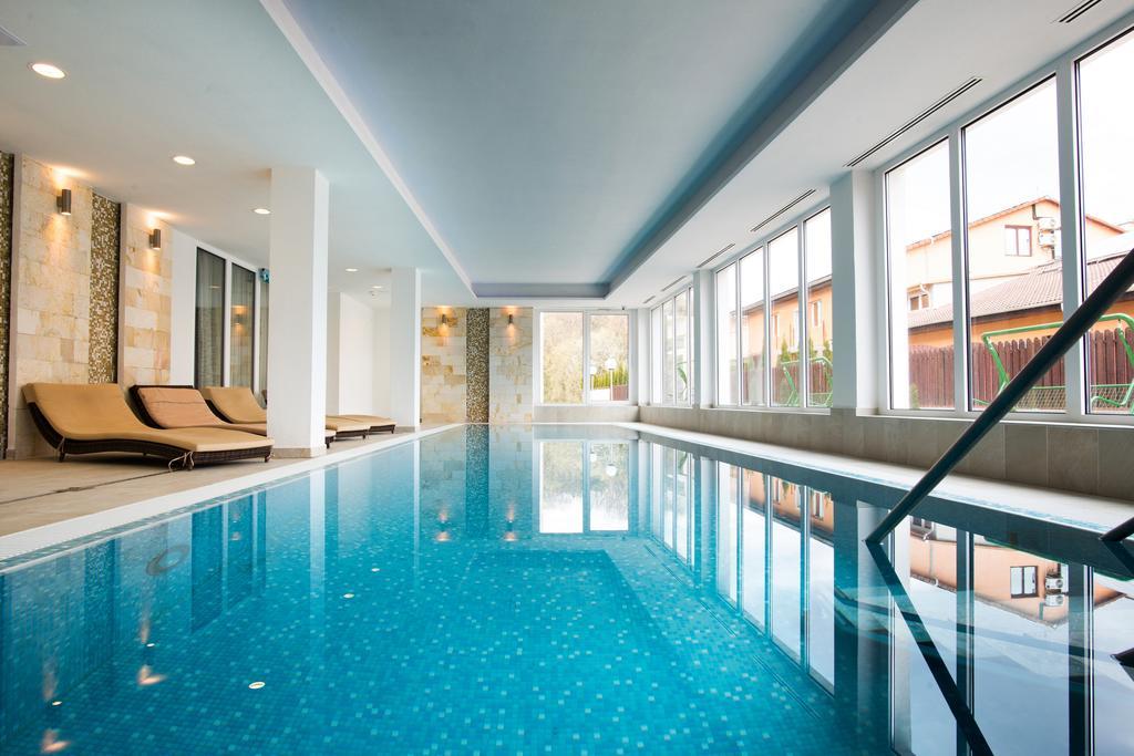 Hotel Aurora Мисколк Екстериор снимка