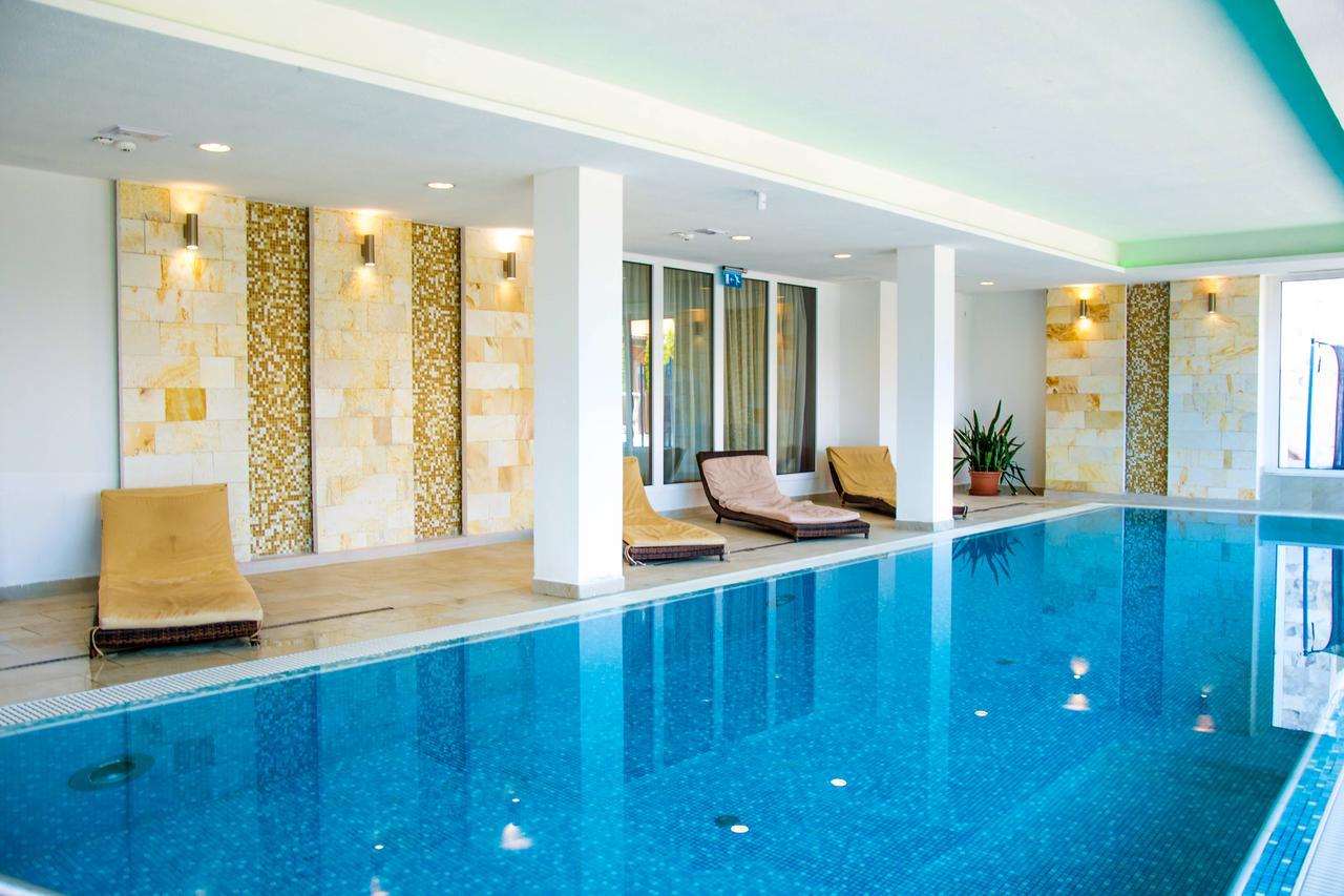 Hotel Aurora Мисколк Екстериор снимка