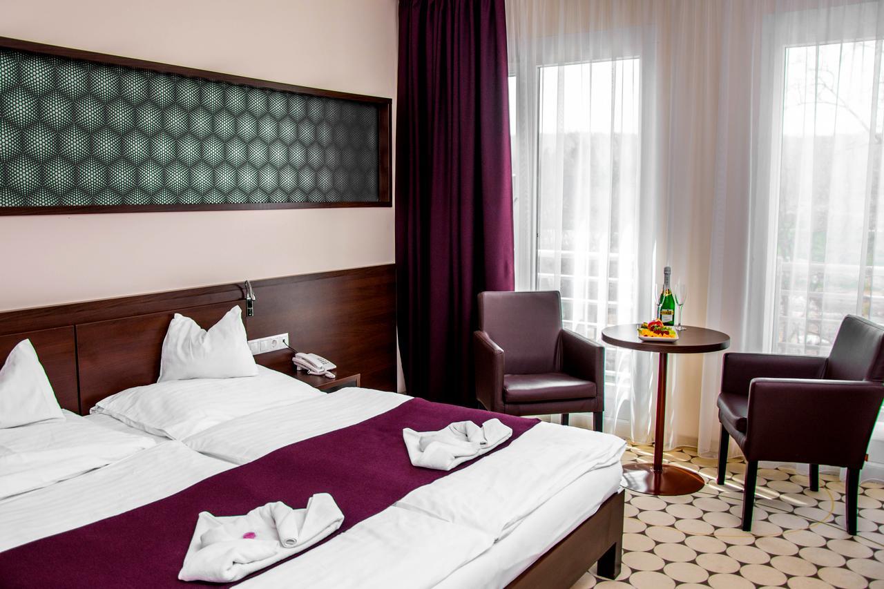 Hotel Aurora Мисколк Екстериор снимка