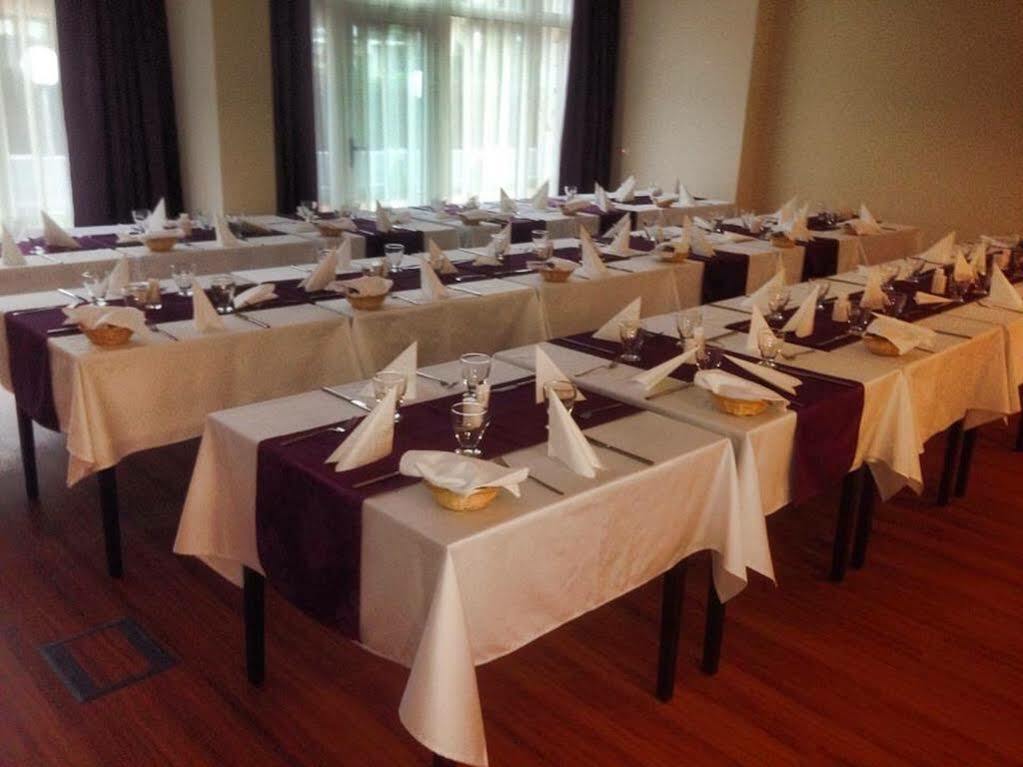 Hotel Aurora Мисколк Екстериор снимка